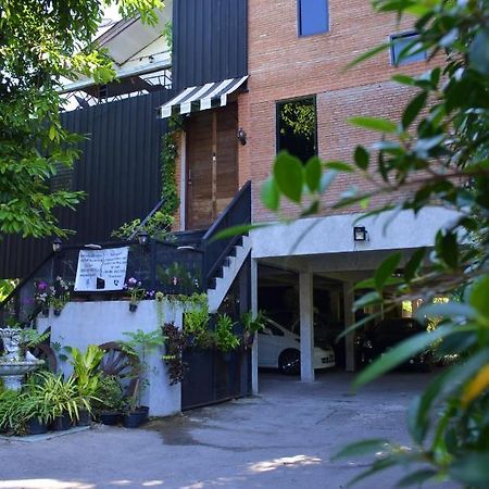 Dawnthaya Ayutthaya House บ้านดอนธยๅ อยุธยา Extérieur photo
